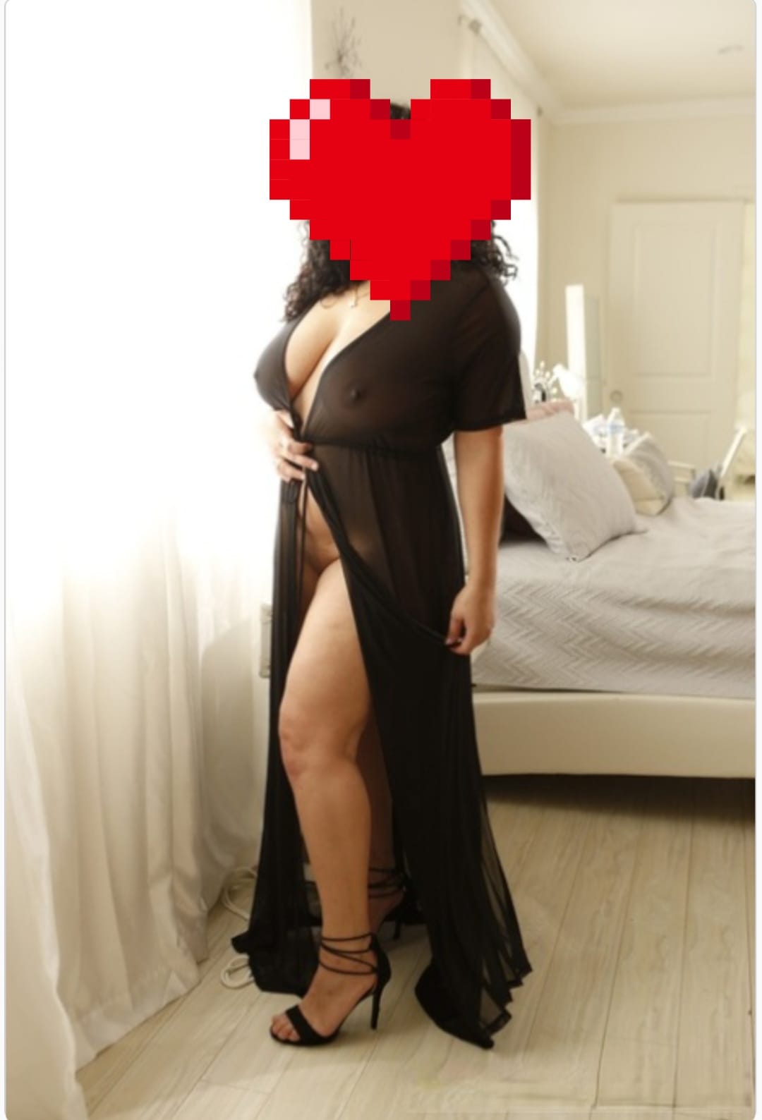בחורה מקצוענית מלאה במקומות הנכונים – בבת ים
