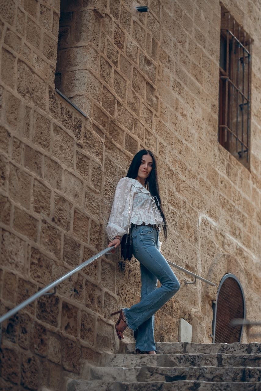 ליזה- בתל אביב בת 25 חטובה מעסה מבינה עניין