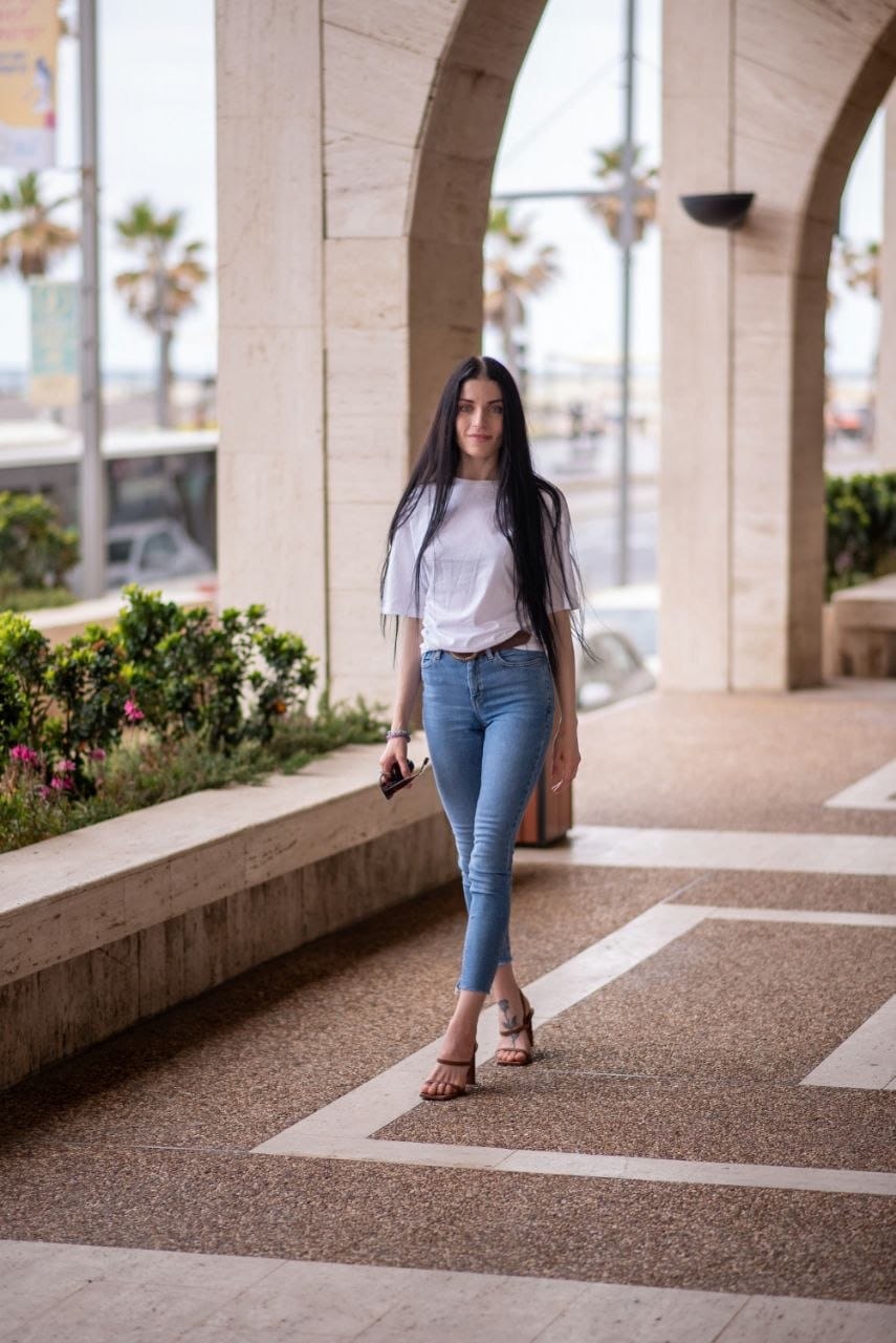 ליזה- בתל אביב בת 25 חטובה מעסה מבינה עניין